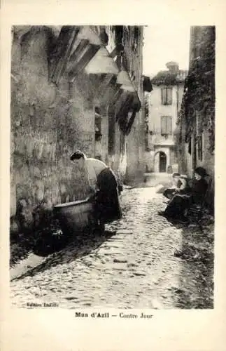 Ak Mas d'Azil Ariège, Contre Jour, Gasse, Frau mit Fass