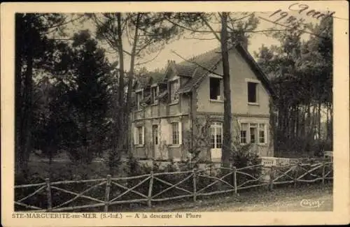 Ak Sainte Marguerite sur Mer Seine-Maritime, Abstieg vom Leuchtturm, Wohnhaus