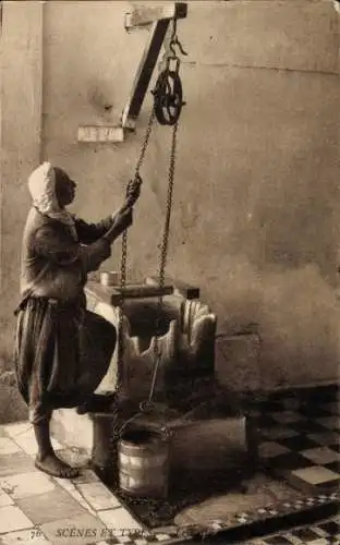 Ak Französische Tracht, Frau schöpft Wasser, Brunnen, Eimer