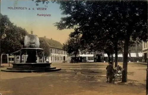 Ak Holzminden an der Weser, Marktplatz, Brunnen