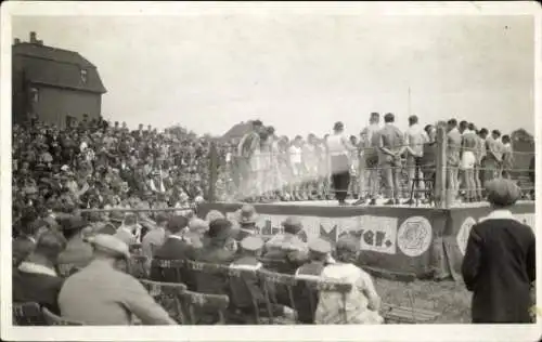 Foto Ak Zwickau in Sachsen, Schwanenschloss, Arbeiter Box Club, Boxring, Zuschauer, 1930