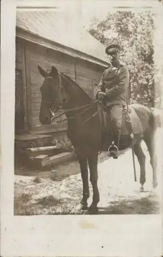 Foto Ak Deutscher Soldat in Uniform, Kaiserzeit, Pferd