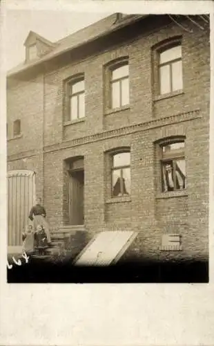 Foto Ak St. Goar am Rhein, Wohnhaus, Frau, Kinder