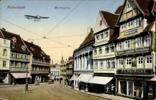 Ak Halberstadt in Sachsen Anhalt, Martiniplan, Straße, Geschäft F.C. Heinicke, Flugzeug