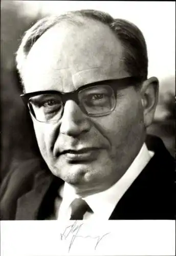 Foto Dr. Richard Jaeger, MdB, Politiker, Porträt, Autogramm