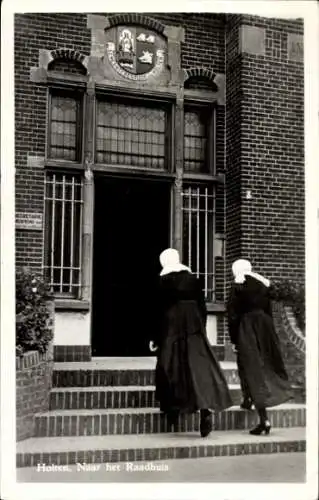 Ak Holten Overijssel Niederlande, Frauen in Tracht, Rathaus