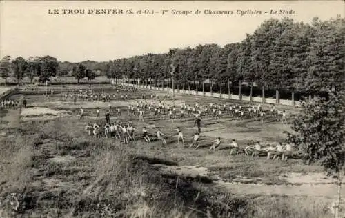 Ak Le Trou d'Enfer Yvelines, 1er Groupe de Chasseurs Cyclistes, le Stade