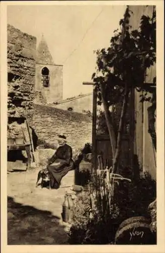 Ak Les Baux Bouches-du-Rhône, un coin du Vieux Village