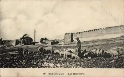 Ak Salonique Saloniki Thessaloniki Griechenland, Hirte an der Stadtmauer