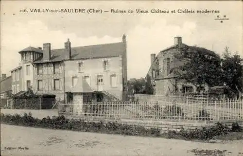 Ak Vailly sur Sauldre Cher, Ruinen des alten Schlosses, moderne Chalets