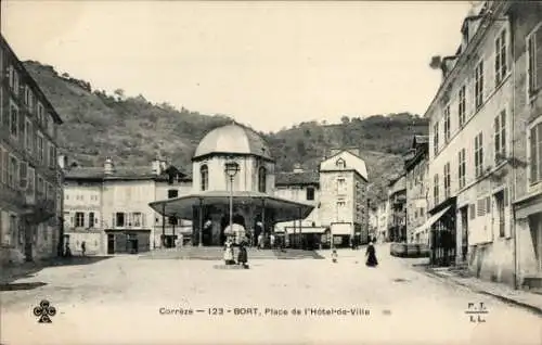 Ak Bort Les Orgues Corrèze Frankreich, Place de l’Hotel de Ville