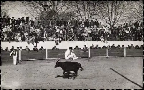 Ak Stierkampf, Course Landaise, Un saut