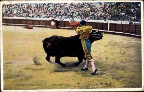 Ak Corrida de Toros, Paso por alto, Stierkampf in der Arena, Stierkämpfer, Torero