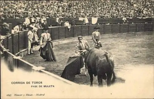 Ak Spanien, Corrida de Toros, Pase de Muleta, Stierkampf, Matadoren, Zuschauertribüne