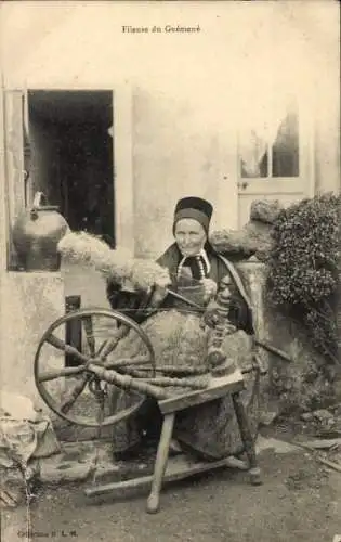 Ak Guemene, Frau in französischer Tracht am Spinnrad