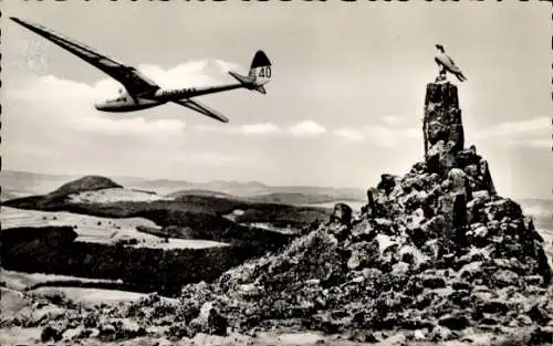 Ak Wasserkuppe Rhön, Segelflugzeug Nürnberg am Fliegerdenkmal, D-13-245