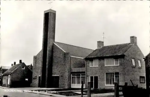 Ak Koudekerke Zeeland, Kirche mit Pfarrhaus