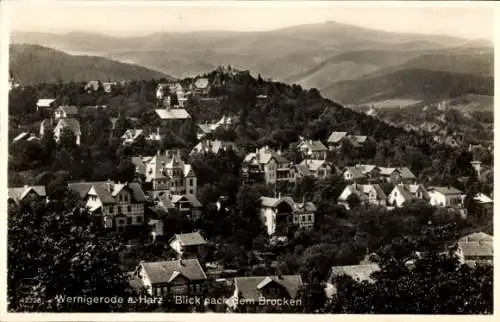 Ak Wernigerode am Harz, Gesamtansicht mit Brocken