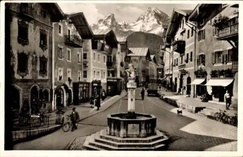 Ak Berchtesgaden in Oberbayern, Teilansicht, Marktplatz, Watzmann