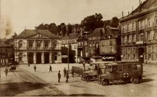 Ak Sedan Ardennes, Rathaus, Krankenwagen