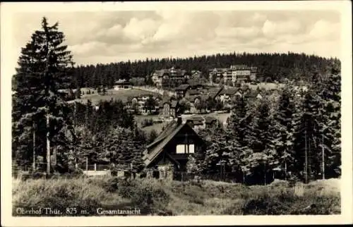 Ak Oberhof im Thüringer Wald, Gesamtansicht vom Ort, Wald