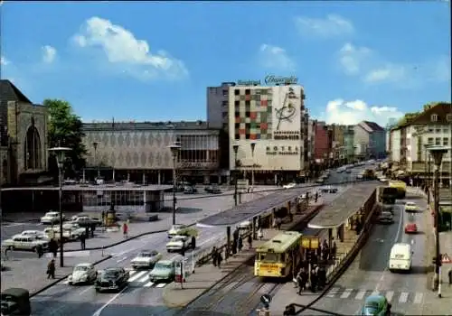 Ak Mönchengladbach am Niederrhein, Bahnhofsvorplatz, Straßenbahn, Autos, Dujardin Werbung