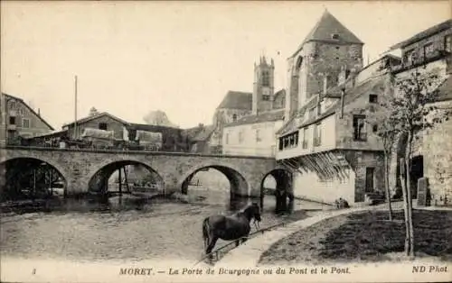 Ak Moret sur Loing Seine et Marne, La Porte de Bourgogne ou du Pont et le Pont