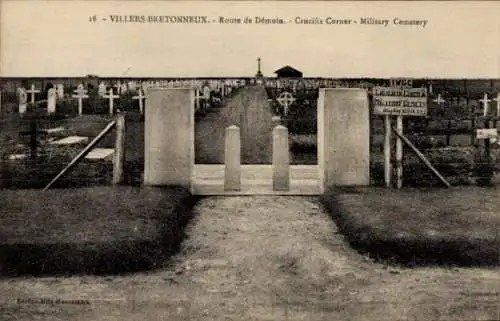 Ak Villers Bretonneux Somme, Route de Demuin, Crucifix Corner, Military Cemetery