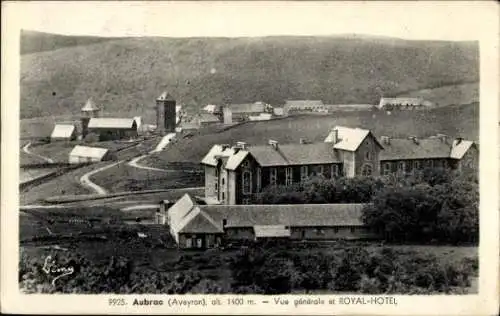 Ak Aubrac Aveyron, Gesamtansicht, Royal Hotel