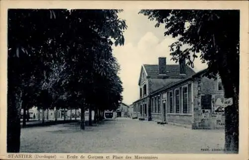 Ak St Astier Dordogne, Ecole de Garcons, Place des Marronniers