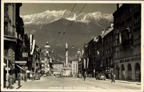 Foto Ak Innsbruck in Tirol, Maria Theresien Straße, Bergpanorama, Apotheke, Hotel Maria Theresia