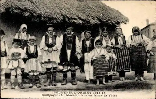 Ak Souvenir des Orients 1914 bis 1918, mazedonische Landsleute in Feiertagsoutfits