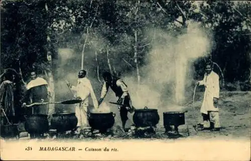 Ak Madagaskar, Afrikaner, Reis wird gekocht