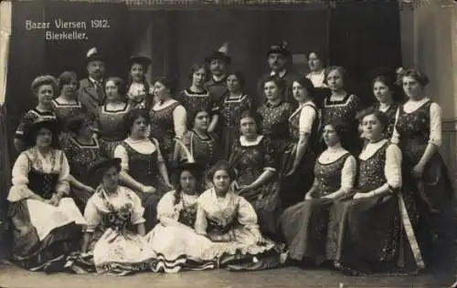 Foto Ak Viersen in Nordrhein Westfalen, Bazar Viersen 1912, Gruppenportrait in Tracht