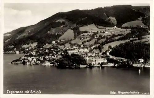 Ak Tegernsee in Oberbayern, Fliegeraufnahme mit Schloss