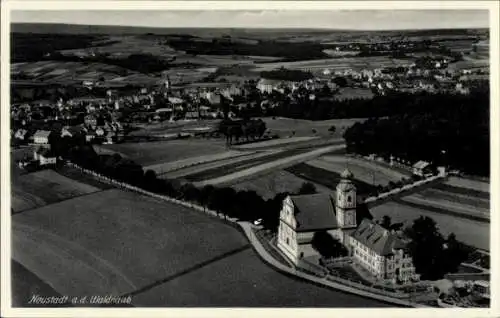 Ak Neustadt an der Waldnaab, Fliegeraufnahme, Kirche