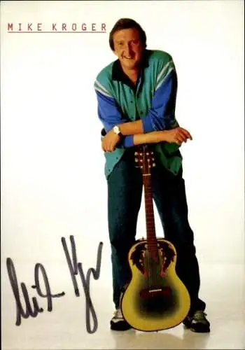 Ak Schauspieler und Sänger Mike Krüger, Portrait mit Gitarre, Autogramm