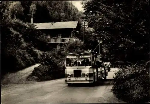 Ak Schwarzburg in Thüringen, Schweizerhaus im Schwarzatal, Autobus