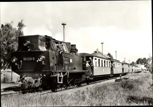 Ak Ostseebad Kühlungsborn, Bäderbahn Molli, Lokomotive 99 2331-9, Bahnhof Kühlungsborn Ost