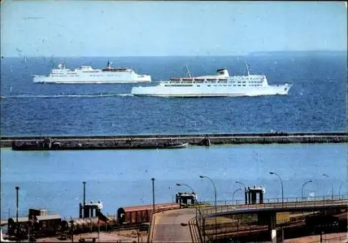 Ak Sassnitz auf Rügen, Begegnung der schwedischen Fahrschiffe