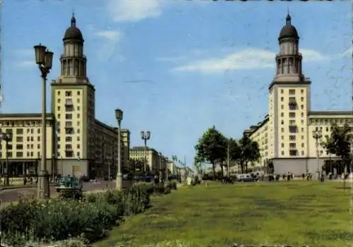 Ak Berlin Friedrichshain, Frankfurter Tor, Gebäude und Straßenpartie, Eingang zur U Bahn