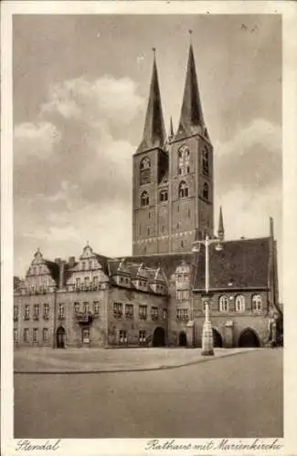 Ak Stendal in Sachsen Anhalt, Rathaus mit Marienkirche 