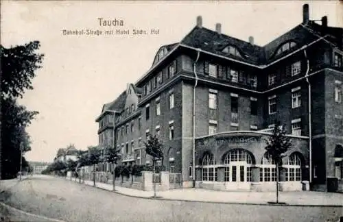 Ak Taucha in Nordsachsen, Bahnhof Straße mit Hotel Sächsischer Hof