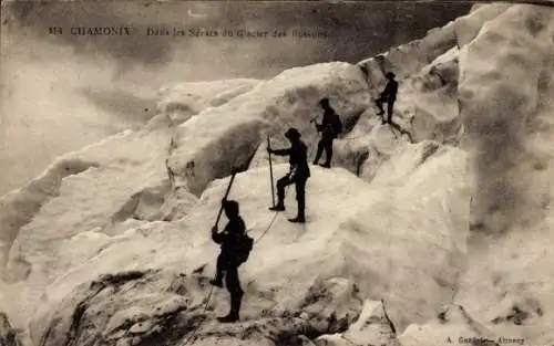 Ak Chamonix Mont Blanc Haute Savoie, Dans les Seracs du Glacier des Bossons