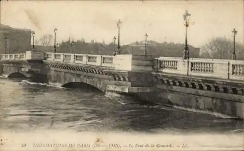 Ak Paris, Crue de la Seine, Pont de la Concorde, 1910