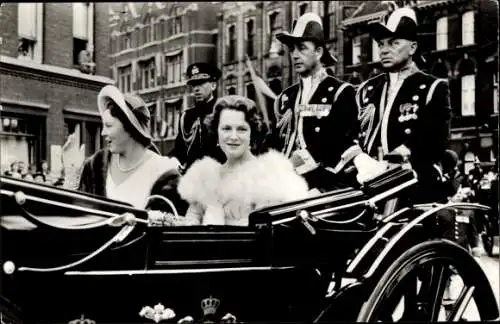 Ak Prinzessinnen Beatrix und Irene der Niederlande, Prinsjesdag 1958