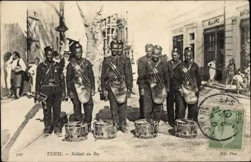 Ak Tunis Tunesien, Soldats de la Garde Beylicale, Soldaten der Garde, Militärkapelle,Trommler,Bläser