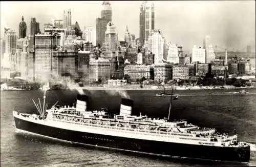 Ak New York, Cunard Line, T.S.S. Queen Elizabeth, Riesendampfer