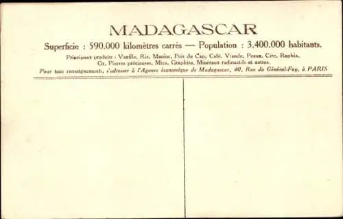 Ak Madagaskar, Musiker Betsimisaraka, Musiker mit Musikinstrumenten, Strohhütten