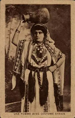 Ak Syrien, Une femme avec costume